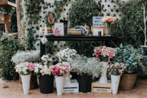 עמדת שזירה וקישוטים