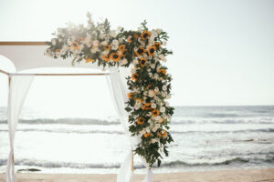 עיצוב חופה פרחוני חמניות